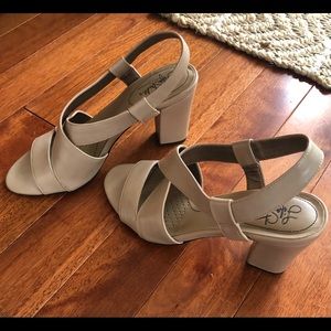 Life Stride beige heels